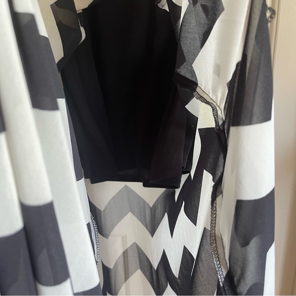 Beautiful women’s chevron stripe maxi dress size SMALL - Picture 3 of 6